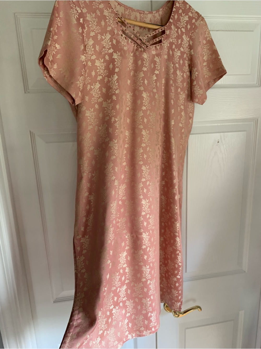 Elegant Pink Floral Jacquard Shift / top tunic of 
Indian garment.